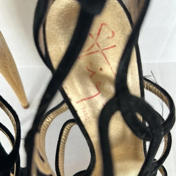 Size 10 Steiger velvet sandal with metallic gold platform heel - Picture 2 of 4